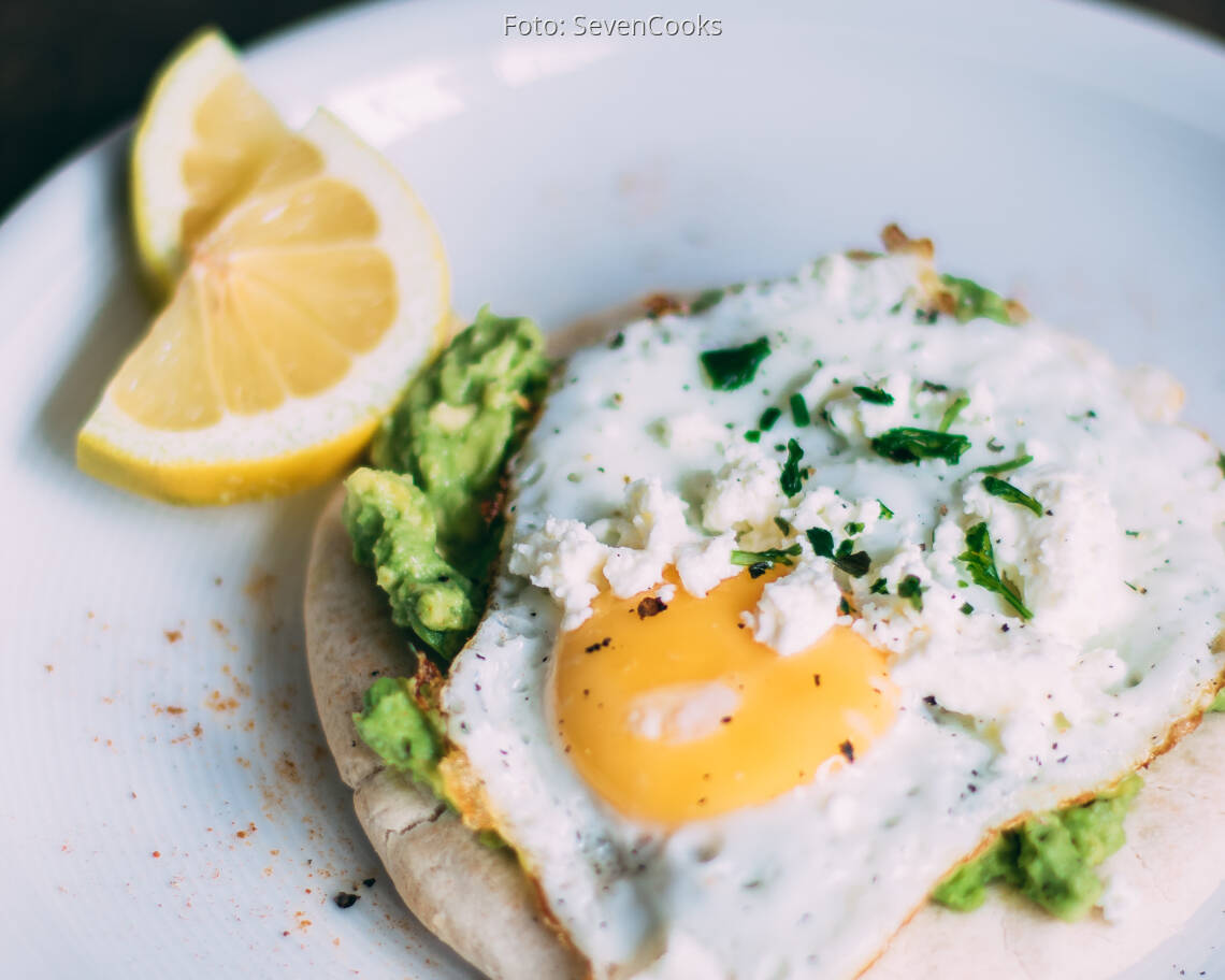 Vegetarisches Rezept: Avocado Ei Pizza