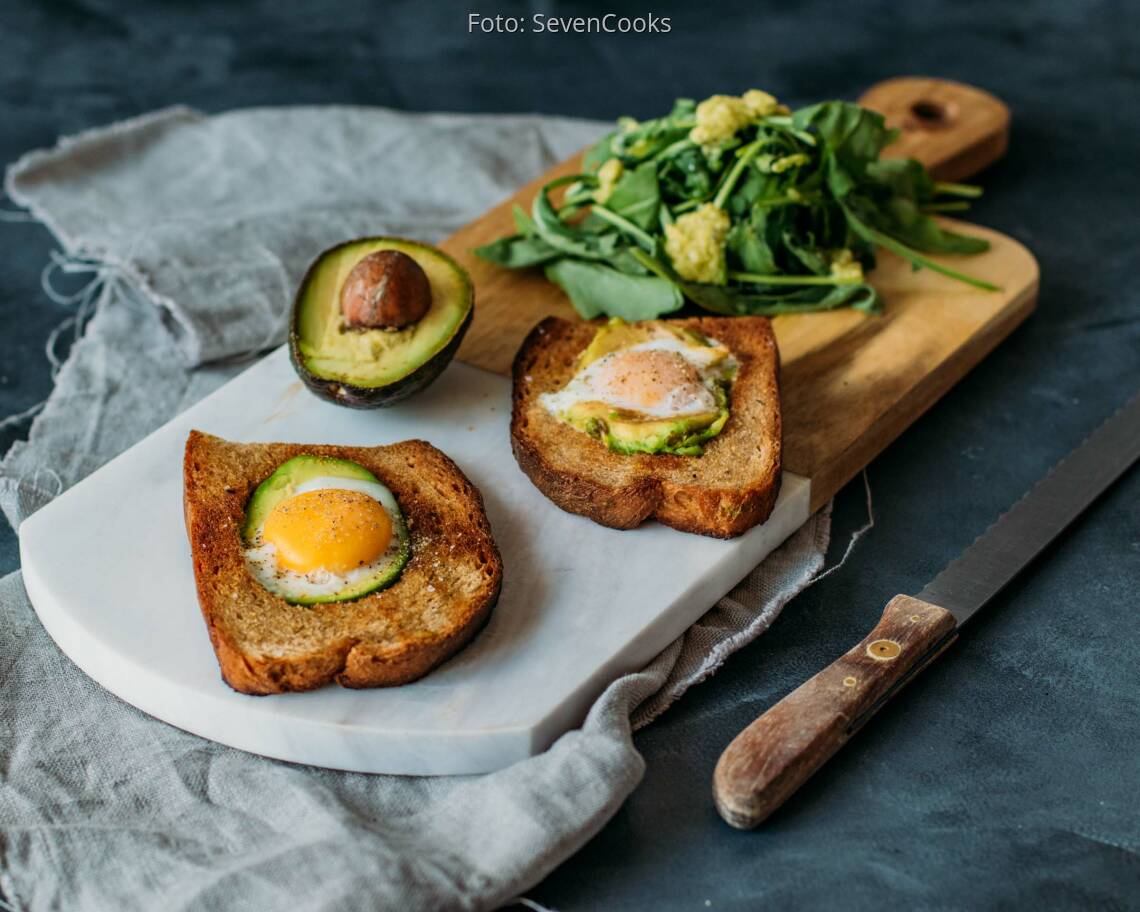 Vegetarisches Rezept: Avocado-Spiegelei-Toast 3