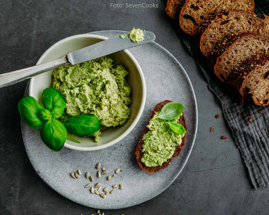 Vegetarisches_Rezept:_Basilikum_Sonnenblumenkern_Aufstrich_neu 1