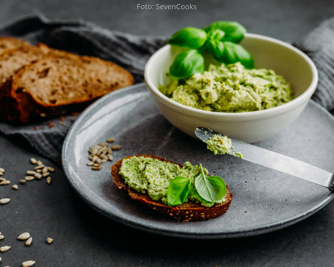Vegetarisches Rezept: Basilikum-Sonnenblumenkern-Aufstrich 3