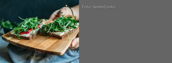 Rezeptbild für "Bauernbrot mit Rucola und Camembert"