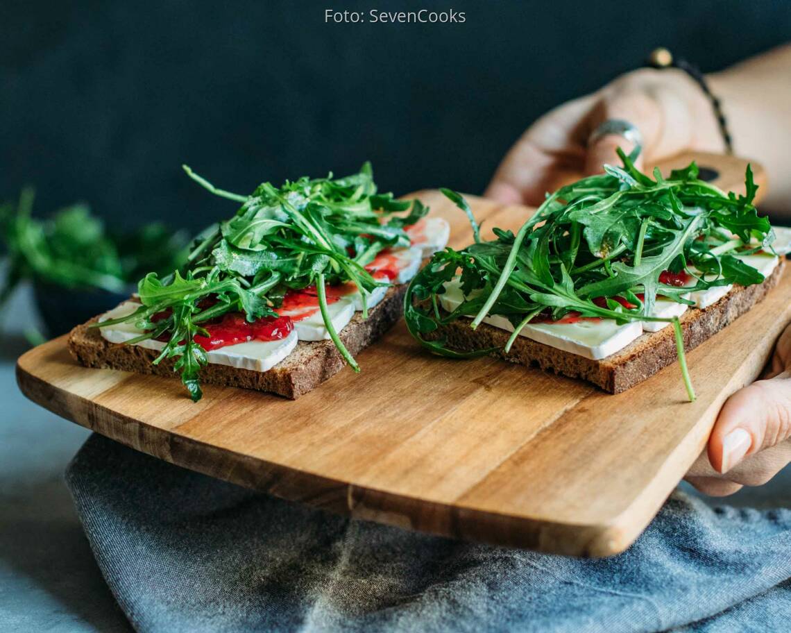 Vegetarisches Rezept: Bauernbrot mit Rucola und Camembert 1