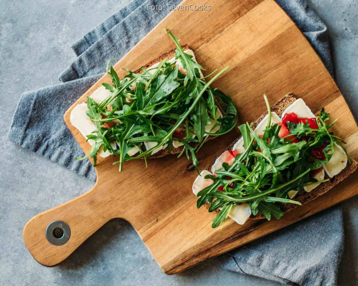 Vegetarisches Rezept: Bauernbrot mit Rucola und Camembert 2