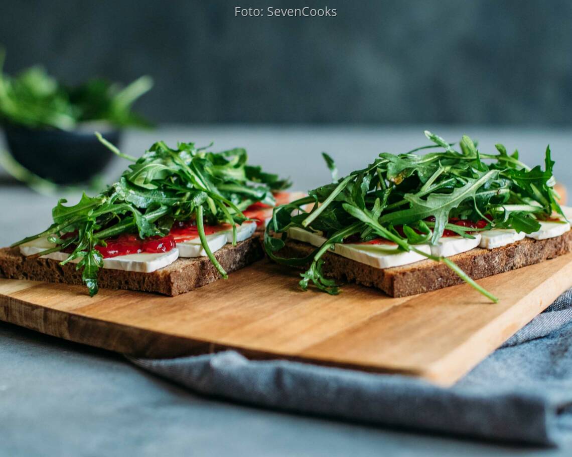 Vegetarisches Rezept: Bauernbrot mit Rucola und Camembert 3