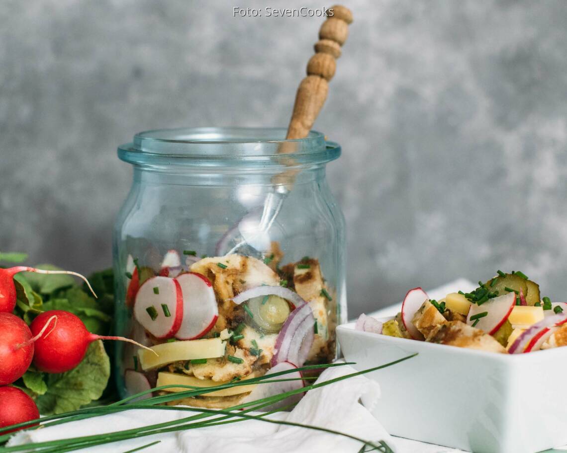 Vegetarisches Rezept: Bayrischer Knödelsalat 1