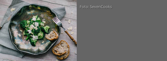 Rezeptbild für "Brokkoli mit Mandelblättchen und Feta"
