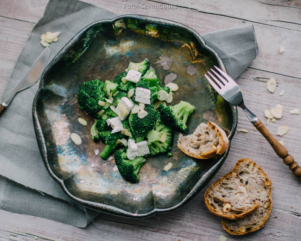 Fertiges Rezept: Brokkoli mit Mandelblättchen und Feta_1