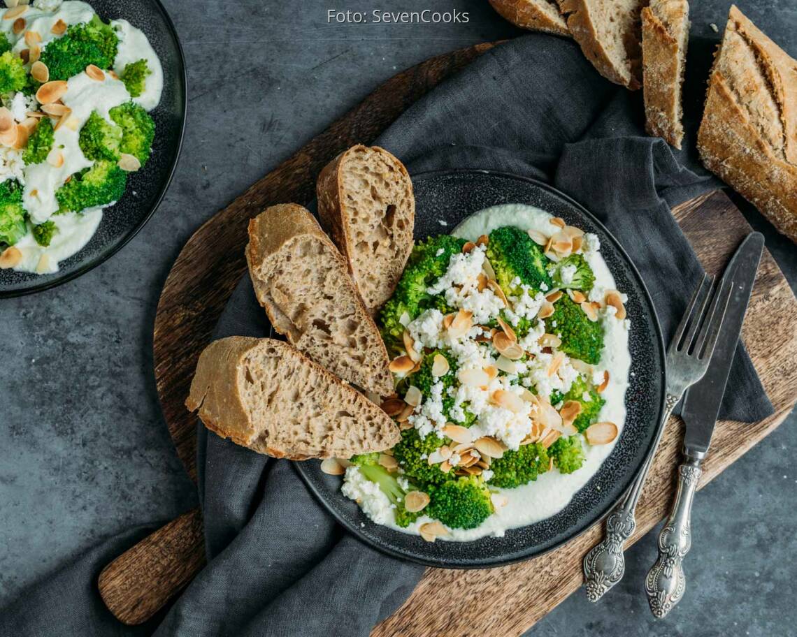 Vegetarisches Rezept: Brokkoli mit Mandelblättchen und Feta 1