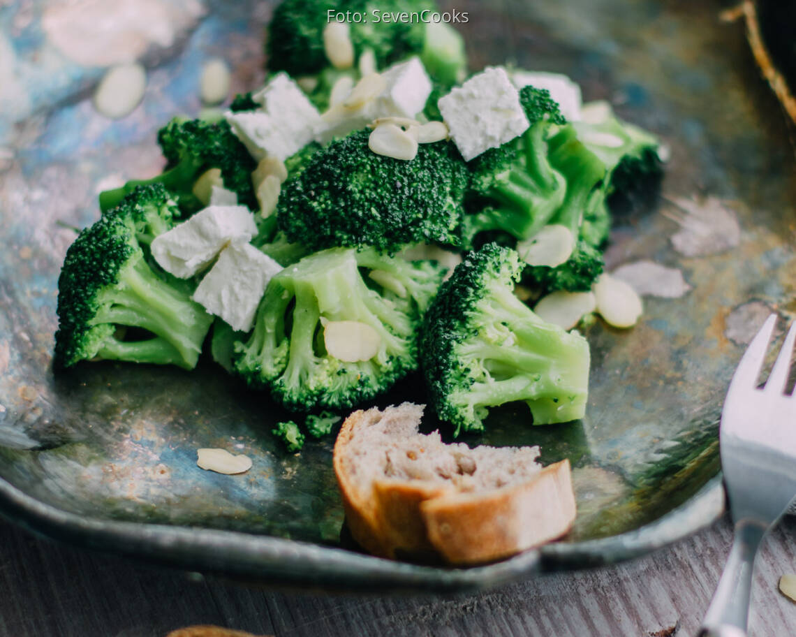 Fertiges Rezept: Brokkoli mit Mandelblättchen und Feta_3