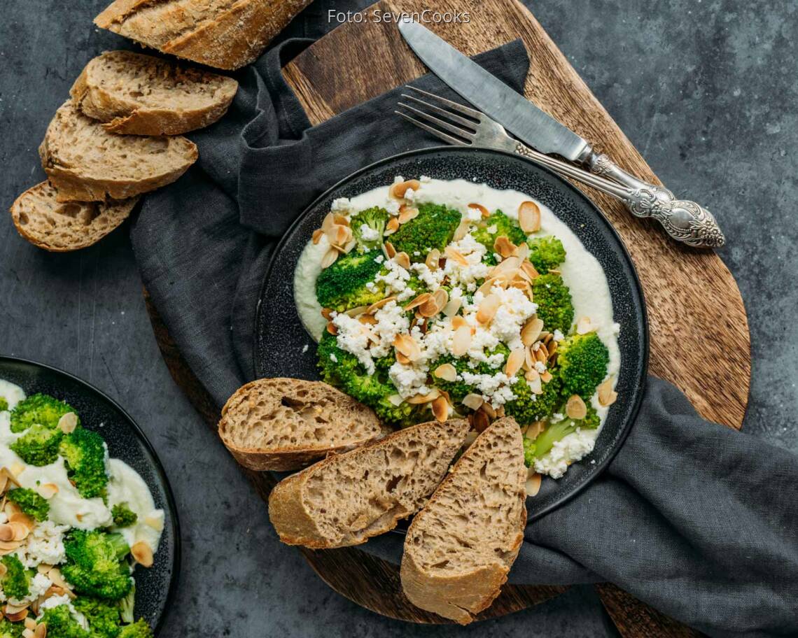 Vegetarisches Rezept: Brokkoli mit Mandelblättchen und Feta 3