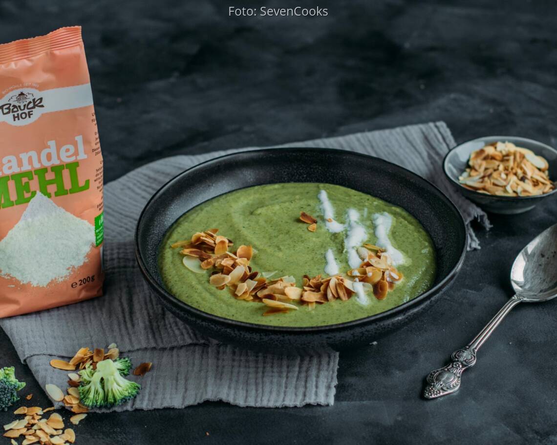 Vegetarisches Rezept: Brokkoli-Mandel-Cremesuppe 1