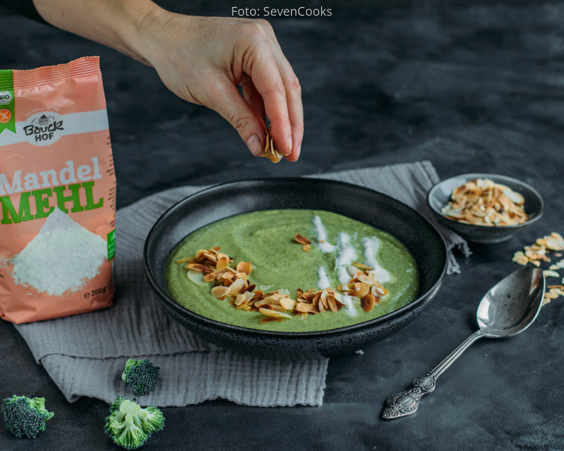Vegetarisches Rezept: Brokkoli-Mandel-Cremesuppe 3