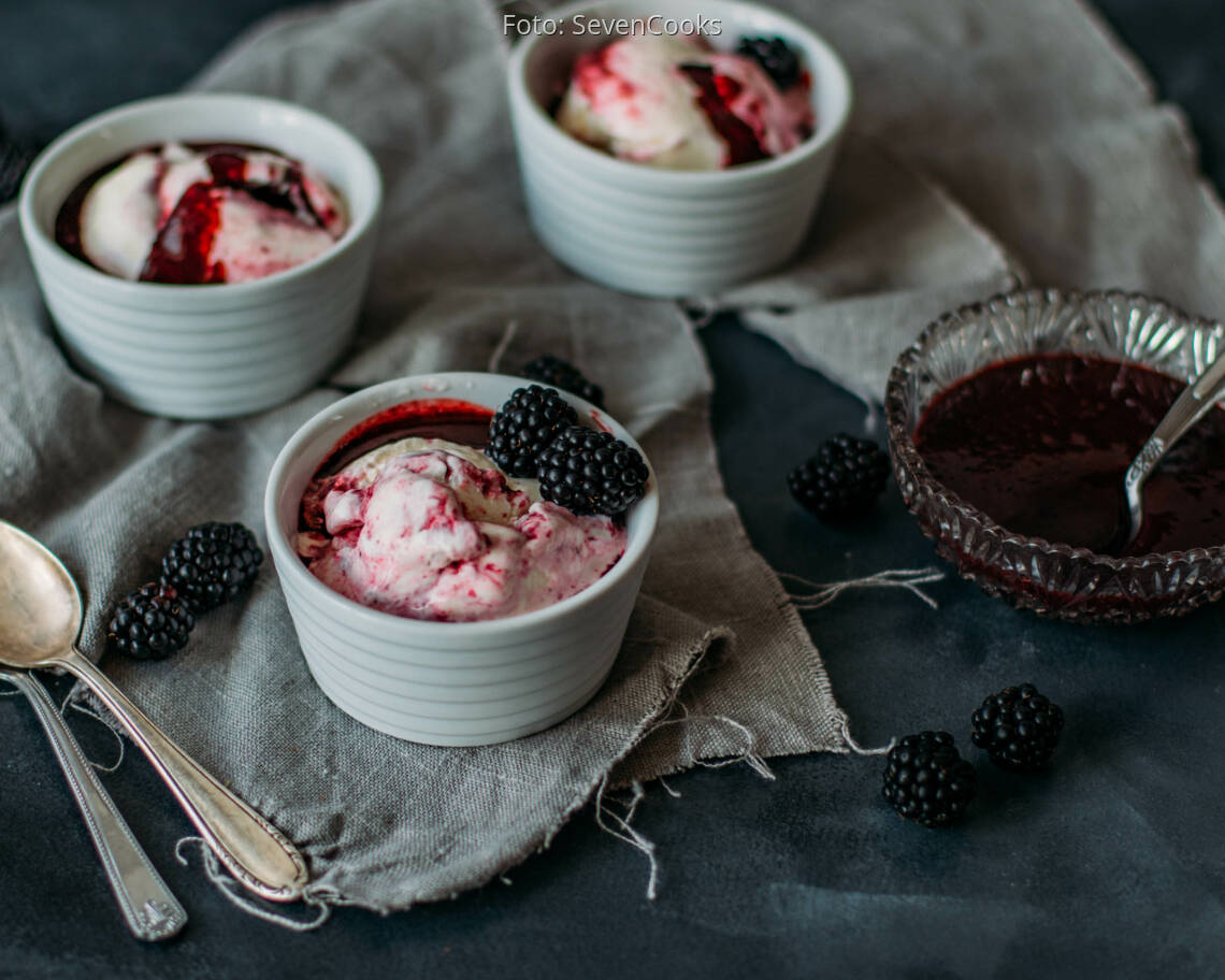 Vegetarisches Rezept: Brombeer-Joghurt-Eis