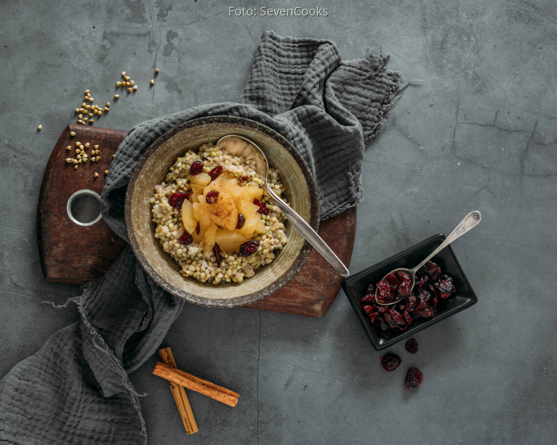 Vegetarisches Rezept: Buchweizen Porridge mit Apfelkompott 1