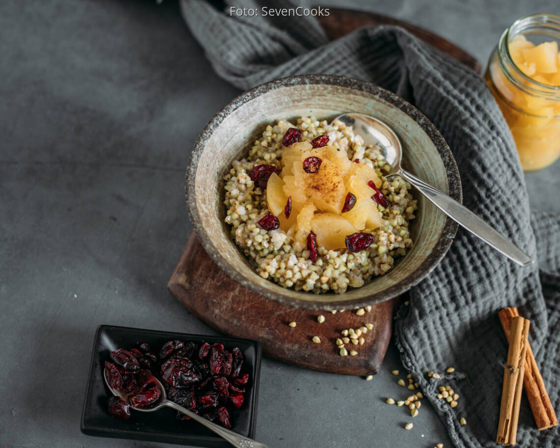 Vegetarisches Rezept: Buchweizen Porridge mit Apfelkompott 2