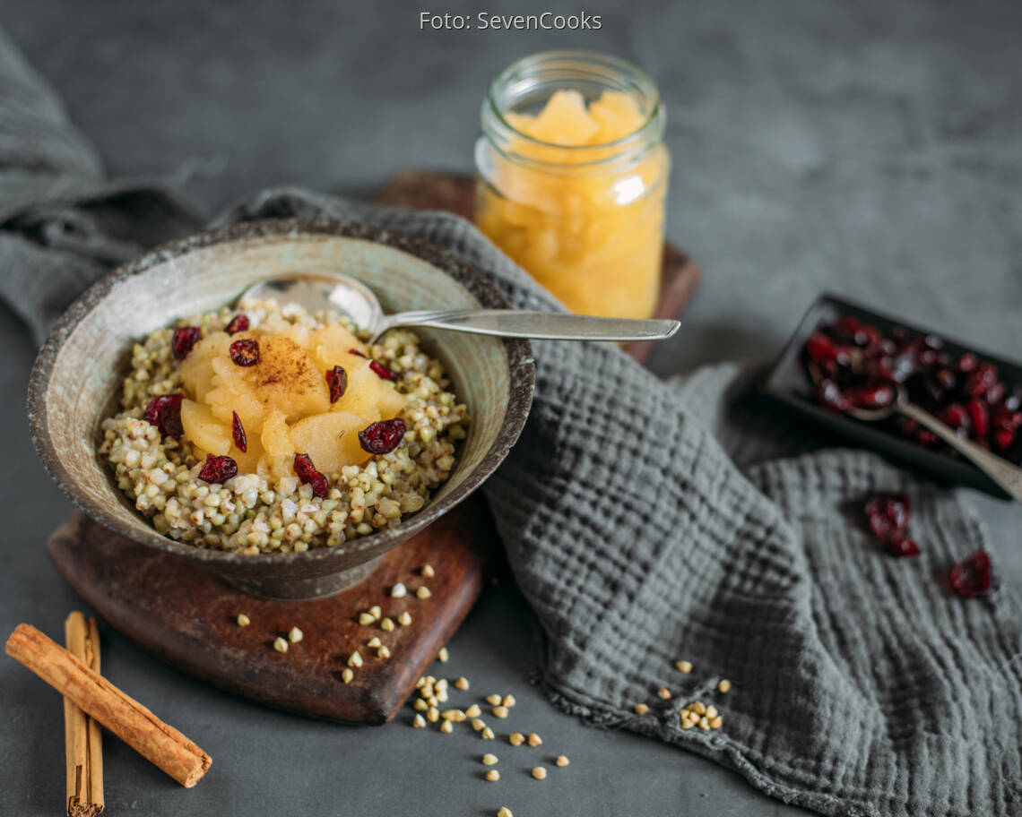 Vegetarisches Rezept: Buchweizen Porridge mit Apfelkompott 3