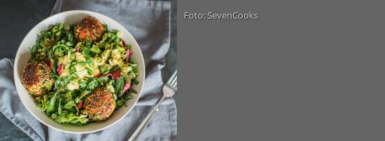 Rezeptbild für "Bunte Quinoabällchen mit Curry-Dip"