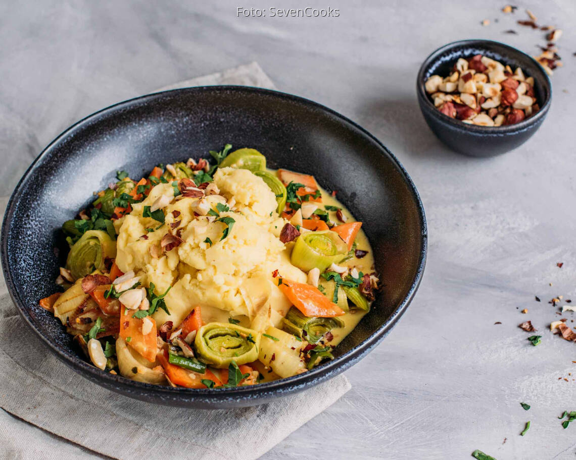 Vegetarisches Rezept: Buntes Lauch-Karotten-Gemüse mit Kartoffelpüree 1