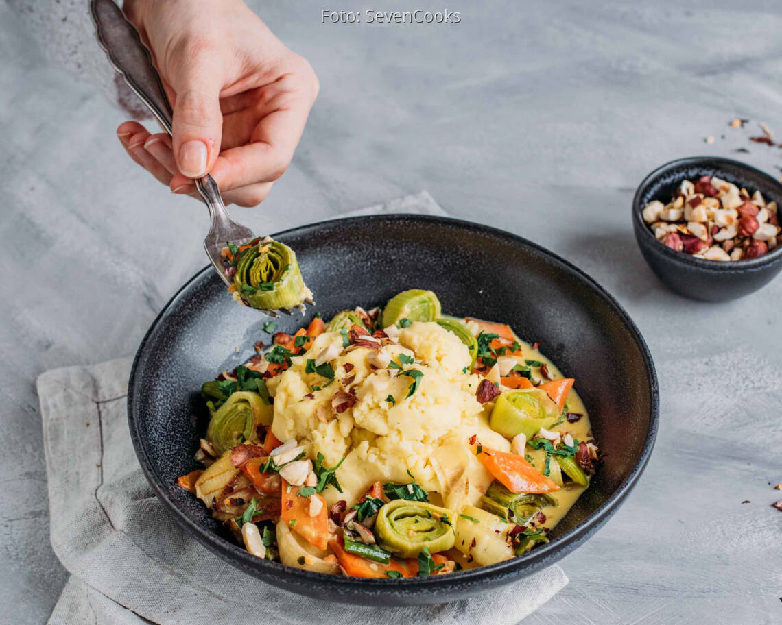 Vegetarisches Rezept: Buntes Lauch-Karotten-Gemüse mit Kartoffelpüree 1