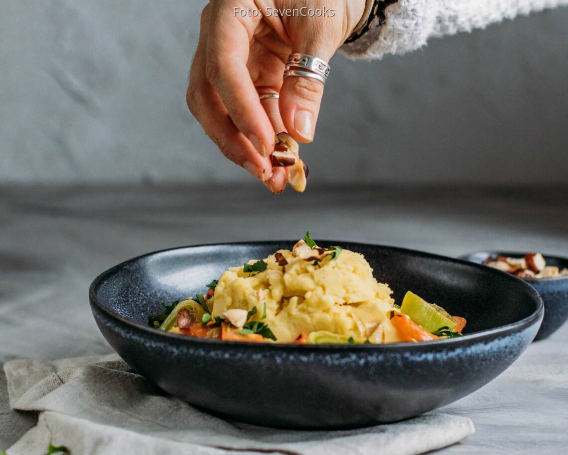 Vegetarisches Rezept: Buntes Lauch-Karotten-Gemüse mit Kartoffelpüree 3