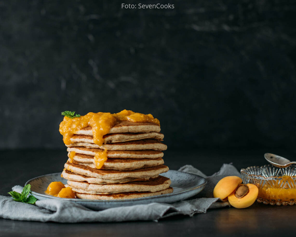 Vegetarisches Rezept: Buttermilch-Pancakes mit Mirabellenmarmelade