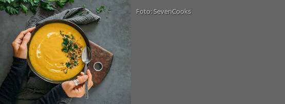 Rezeptbild für "Butternut Kürbis Suppe mit Buchweizen Crunch"