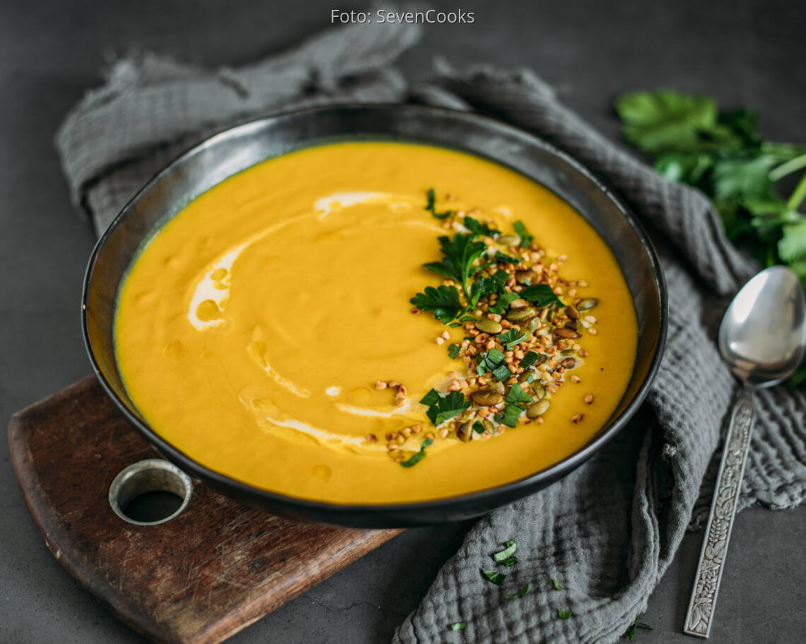 Vegetarisches Rezept: Butternusskürbis Suppe mit Buchweizen Crunch 3