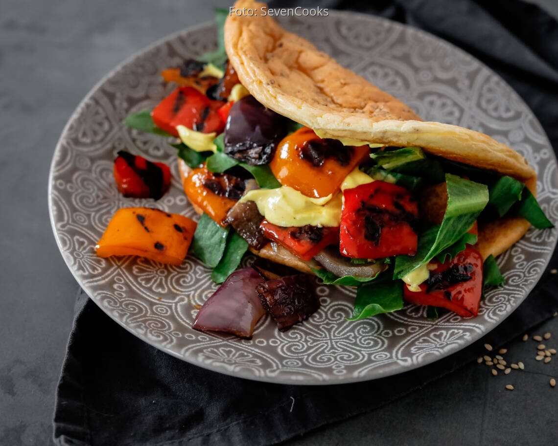 Vegetarisches Rezept: Cloudbread Sandwich mit Grillgemüse 3