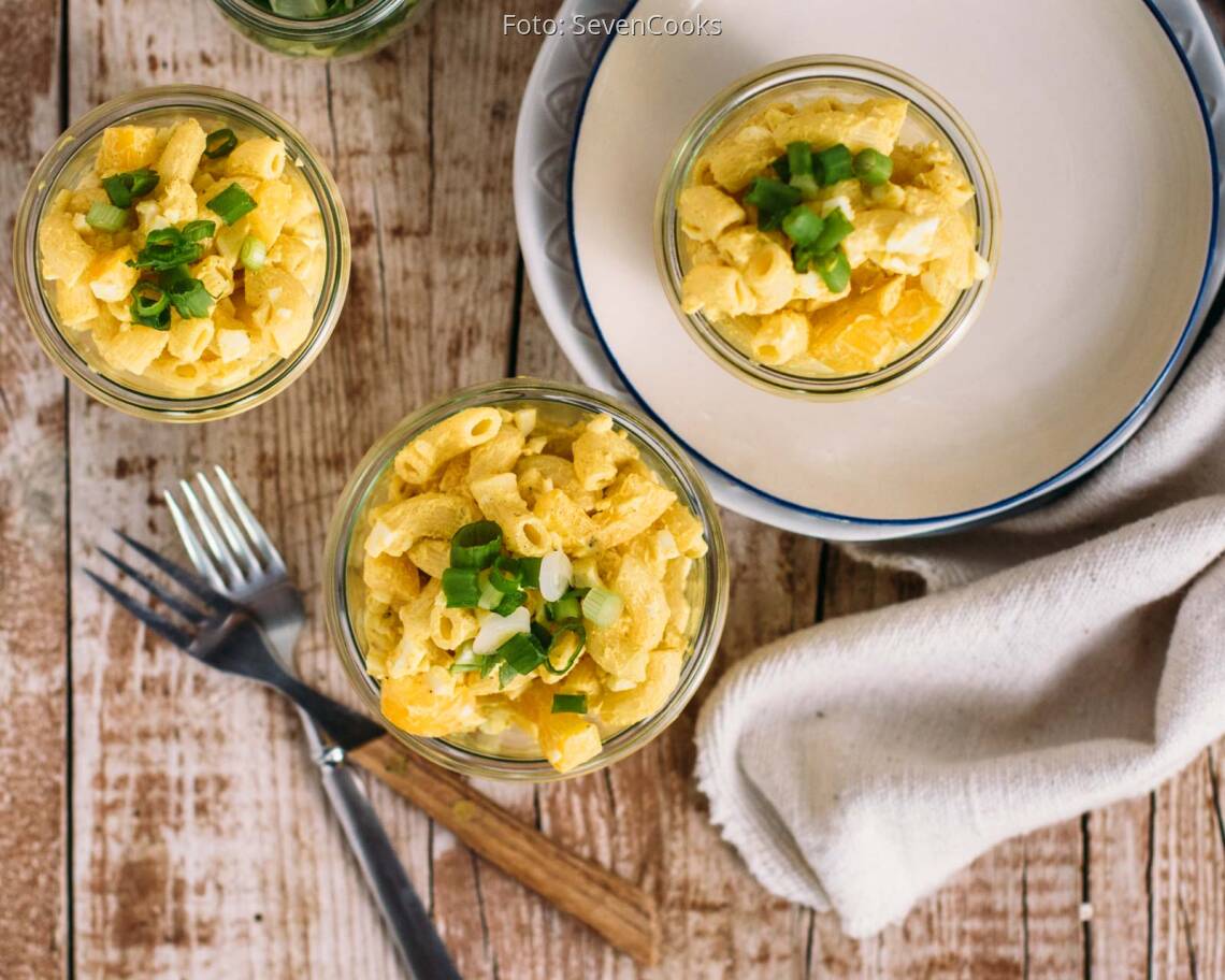 Vegetarisches Rezept: Curry-Nudelsalat mit Ei_3