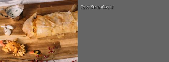 Rezeptbild für "Deftiger Herbststrudel mit Kürbis-Feta-Füllung"