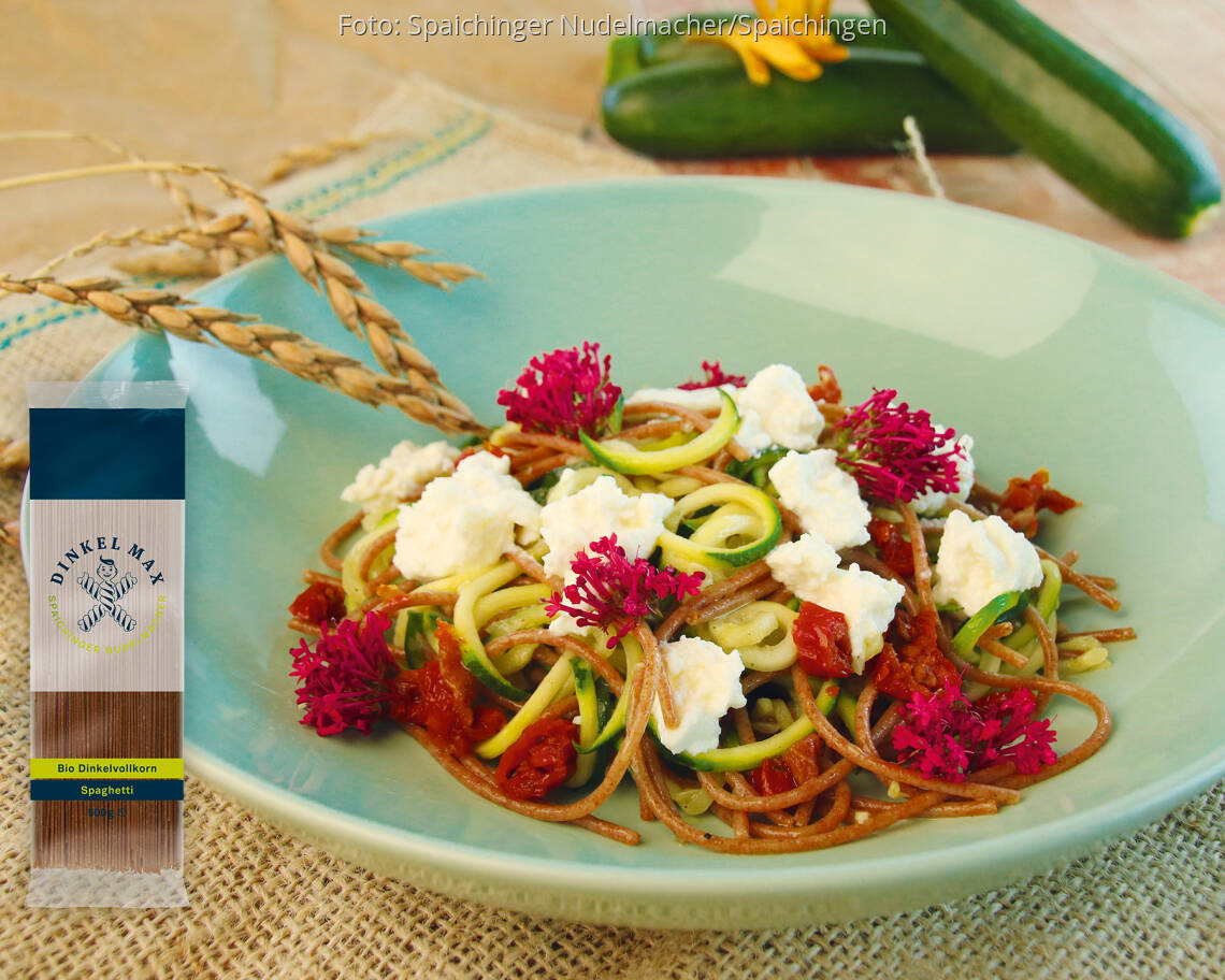 Vegetarisches Rezept: Dinkelvollkorn Spaghetti mit Zoodles und Ricotta von DINKEL MAX