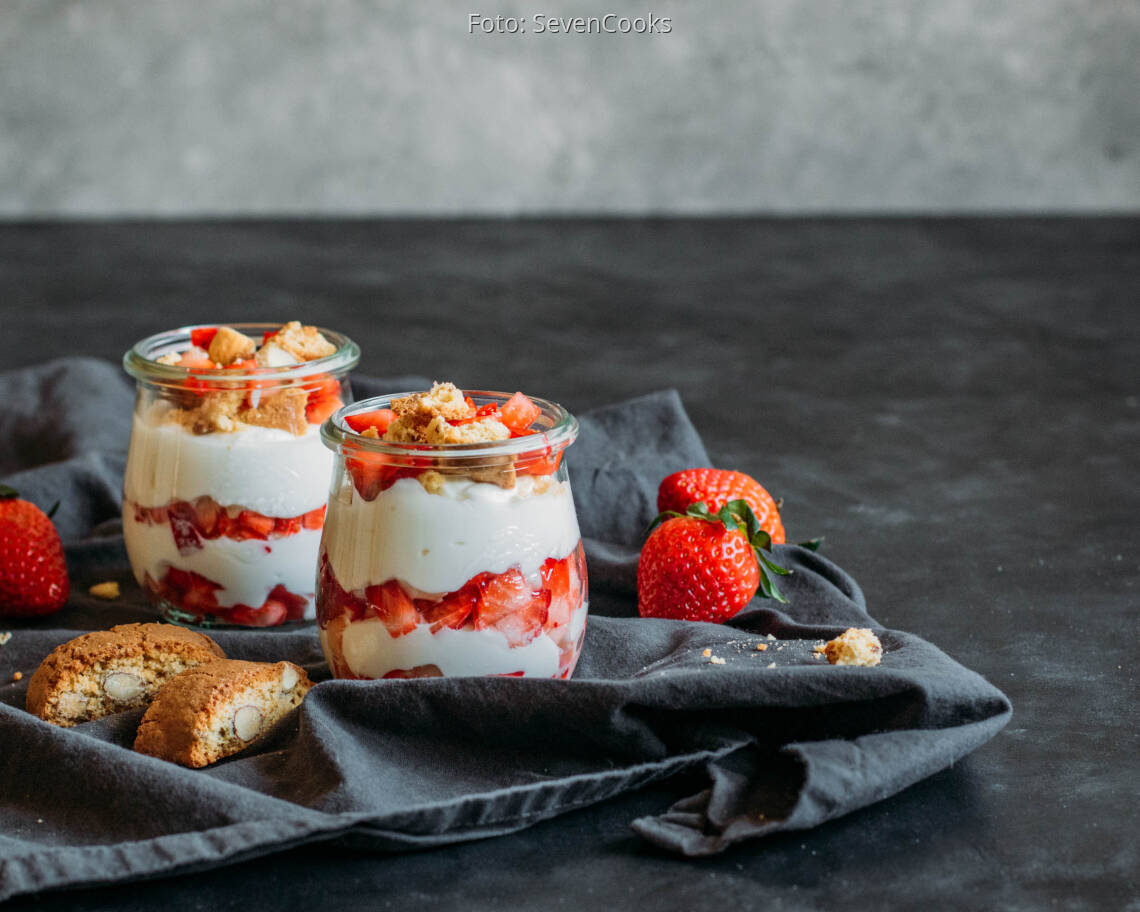 Vegetarisches Rezept: Erdbeer Dessert mit 3 Zutaten 1