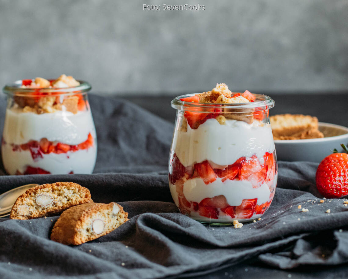 Vegetarisches Rezept: Erdbeer Dessert mit 3 Zutaten 2