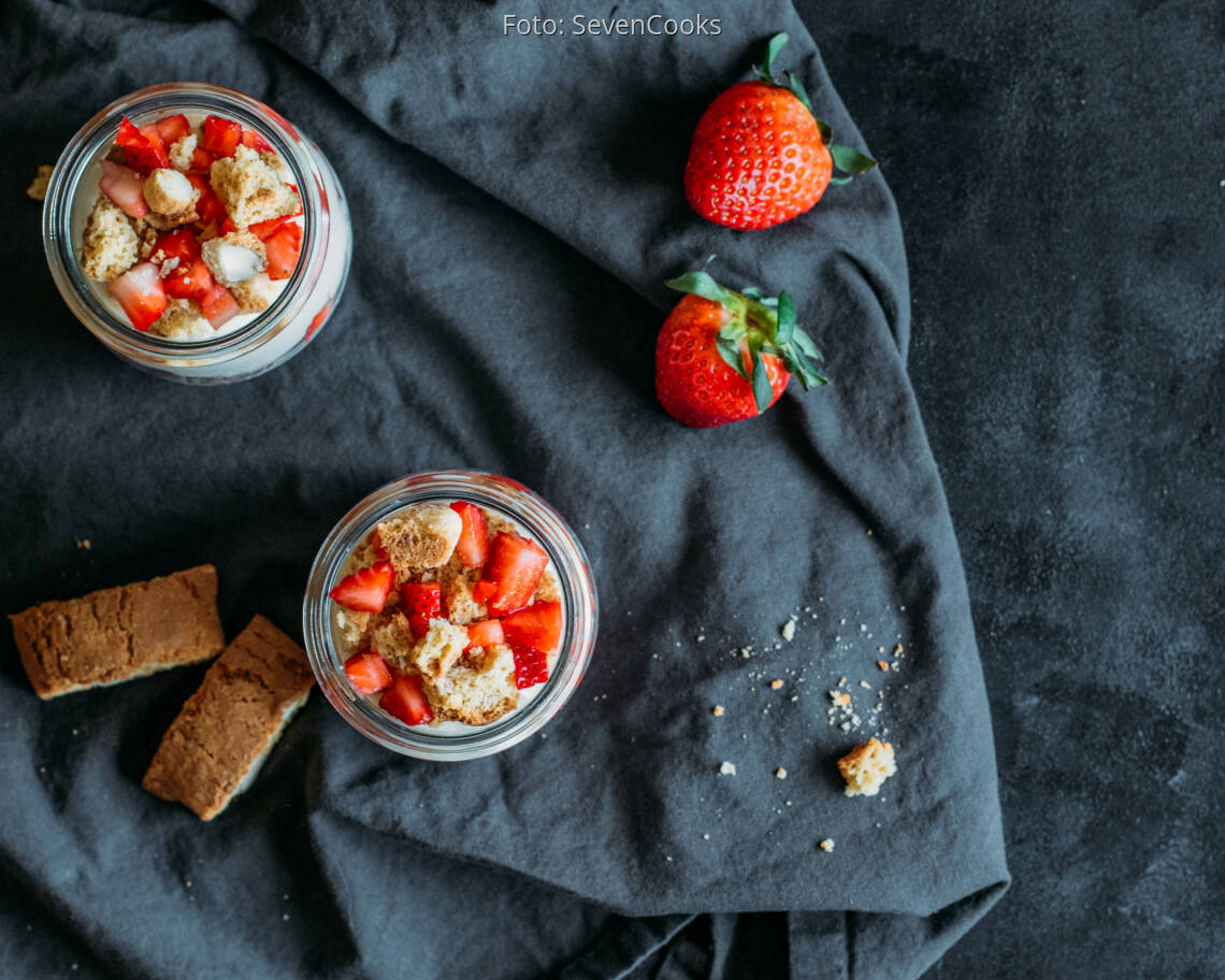 Vegetarisches Rezept: Erdbeer Dessert mit 3 Zutaten 3