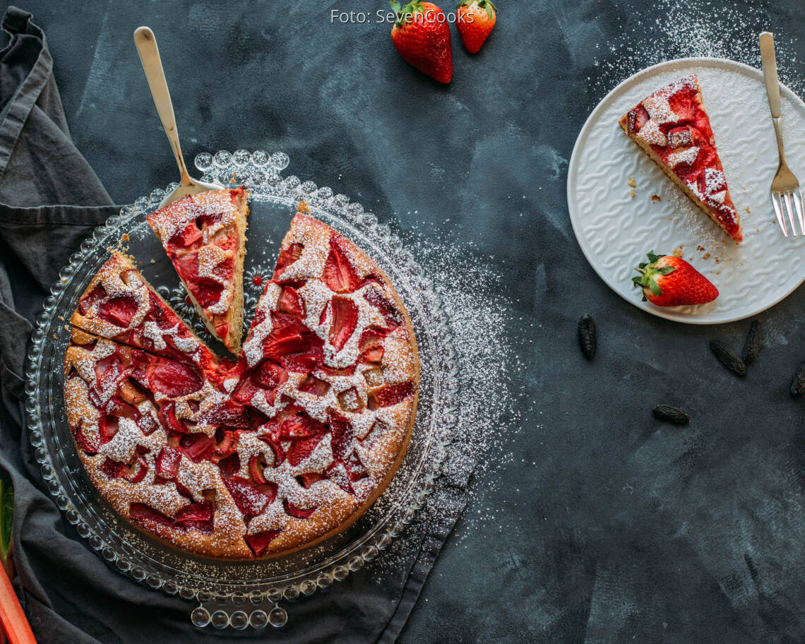 Vegetarisches Rezept: Erdbeer-Rhabarber-Kuchen