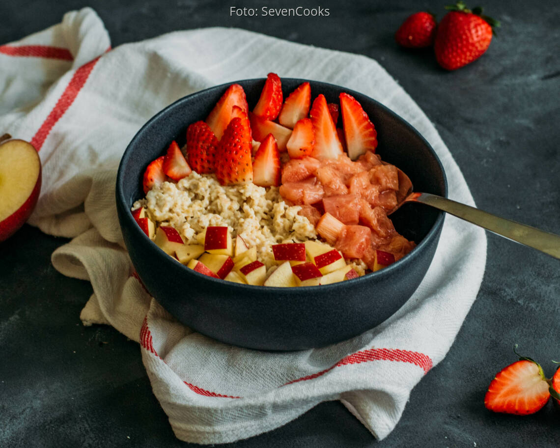 Vegetarisches Rezept: Erdbeer-Rhabarber-Porridge 3