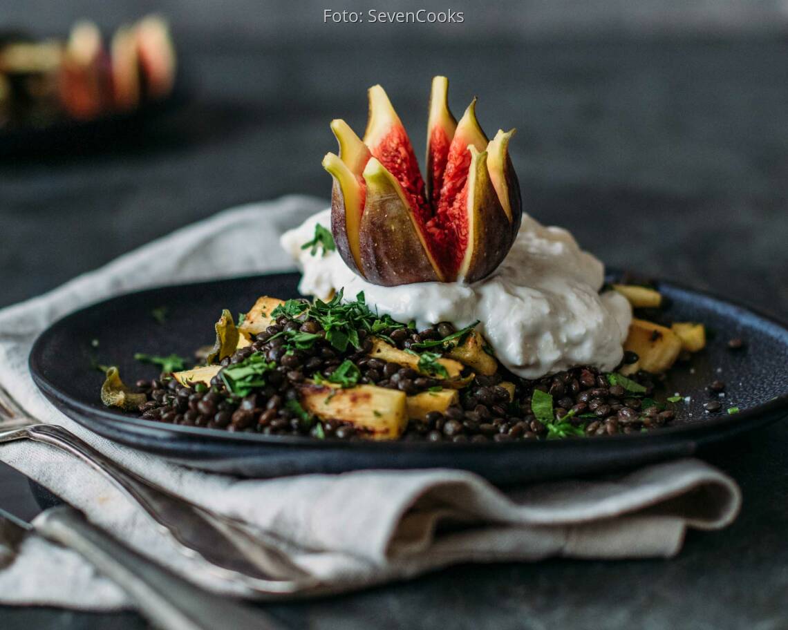 Vegetarisches Rezept: Feige an cremiger Burrata und Linsenbett 2