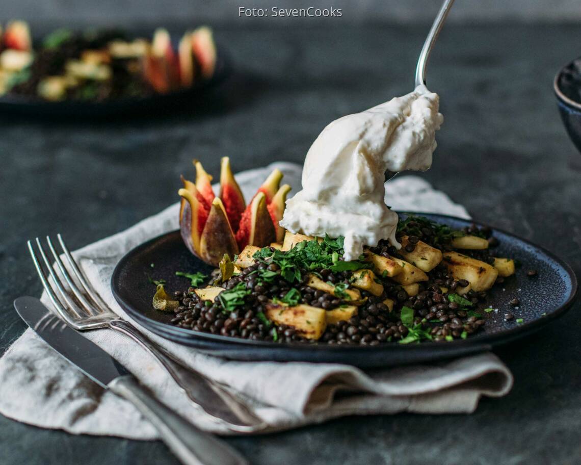 Vegetarisches Rezept: Feige an cremiger Burrata und Linsenbett 3