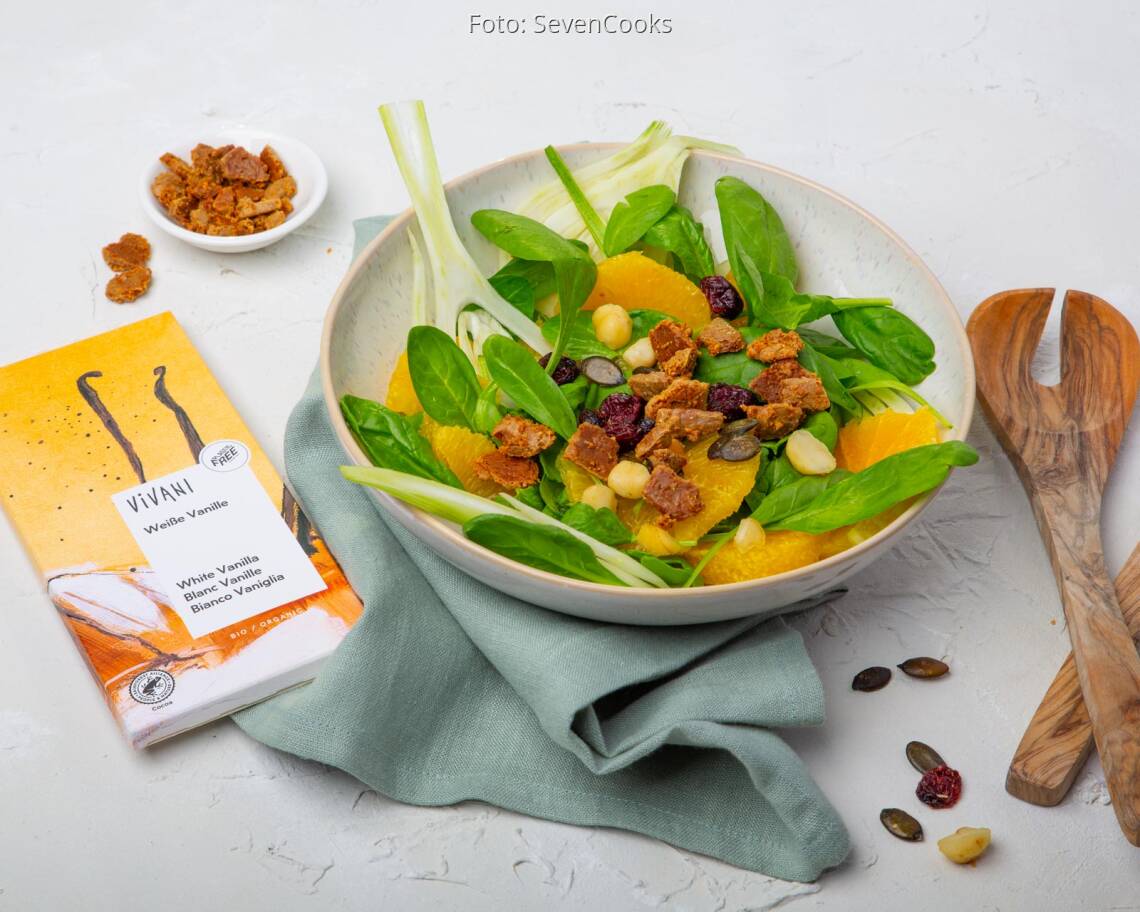 Vegetarisches Rezept: Fenchel-Orangen-Macadamia-Salat mit gerösteter Schokolade 1
