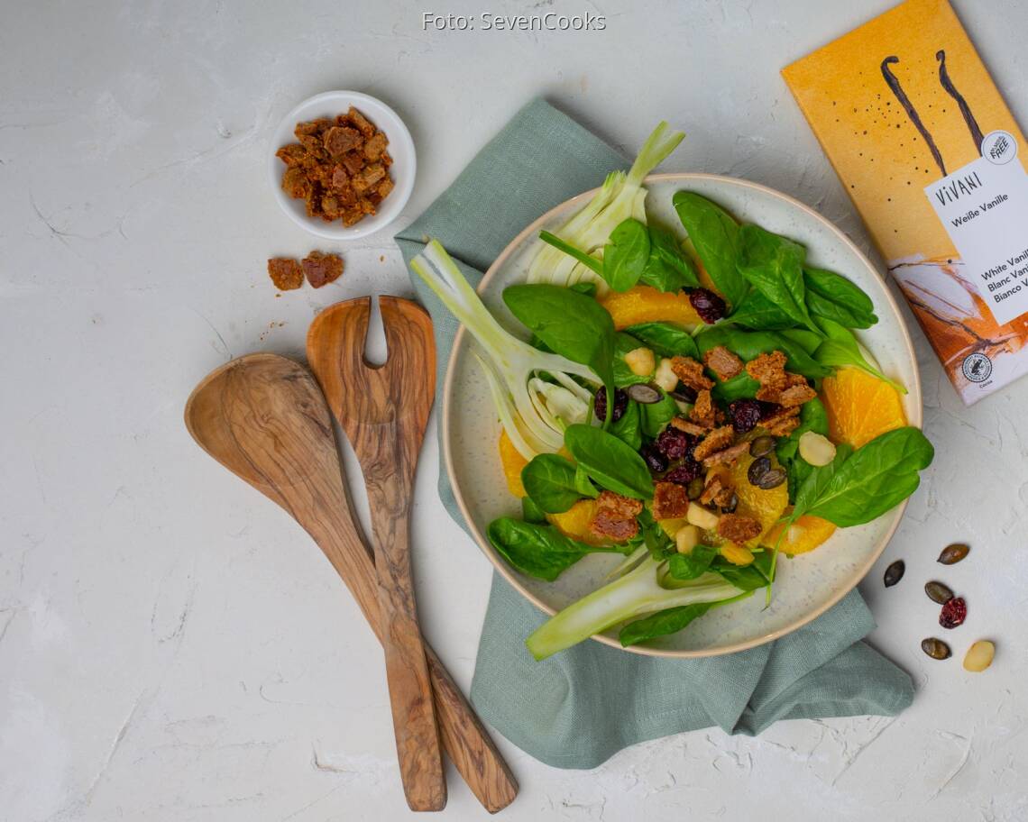 Vegetarisches Rezept: Fenchel-Orangen-Macadamia-Salat mit gerösteter Schokolade 2