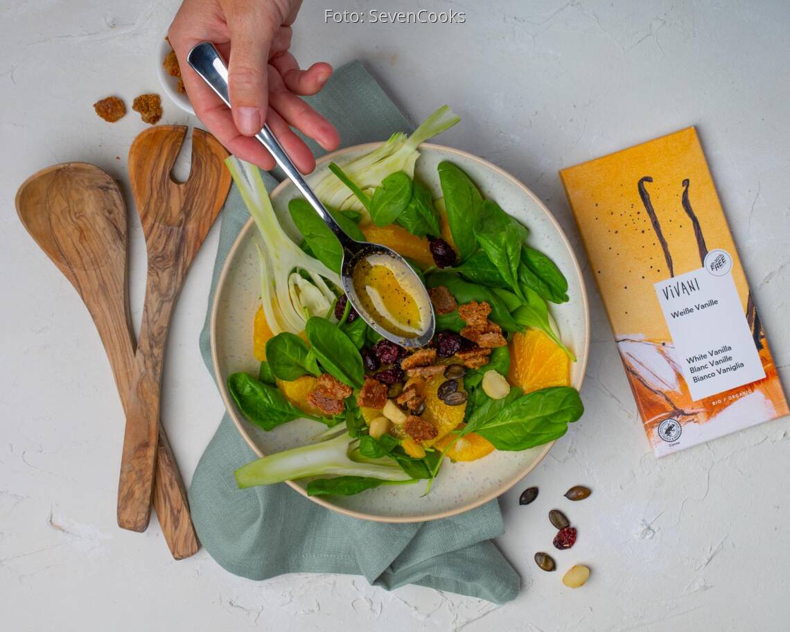 Vegetarisches Rezept: Fenchel-Orangen-Macadamia-Salat mit gerösteter Schokolade 3