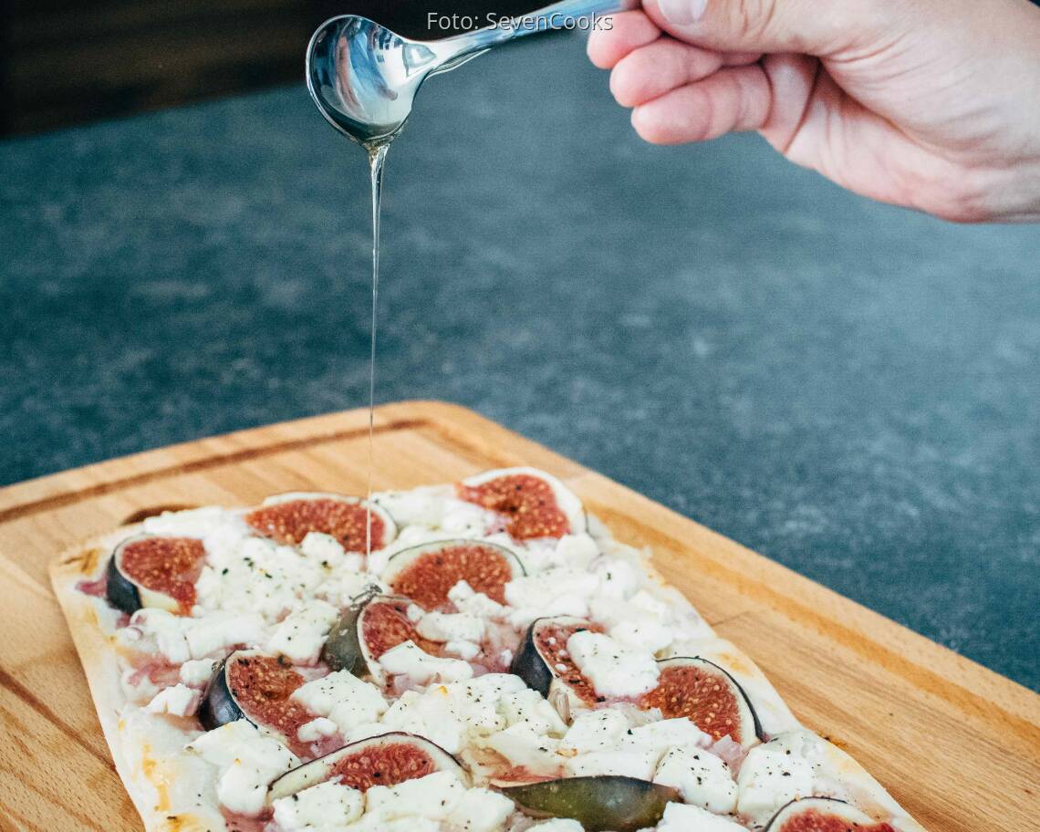 Fertiges Rezept: Flammkuchen mit Feige und Schafskäse_2