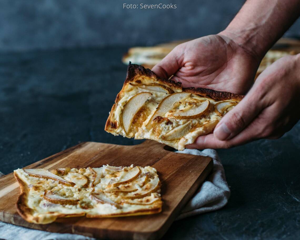 Vegetarisches Rezept: Flammkuchen mit Gorgonzola und Birne