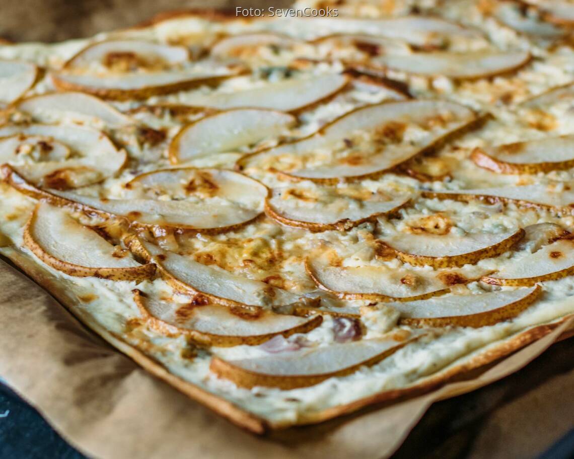 Vegetarisches Rezept: Flammkuchen mit Gorgonzola und Birne