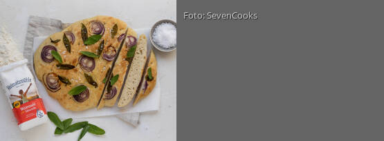 Rezeptbild für "Focaccia mit Salbei und roten Zwiebeln"