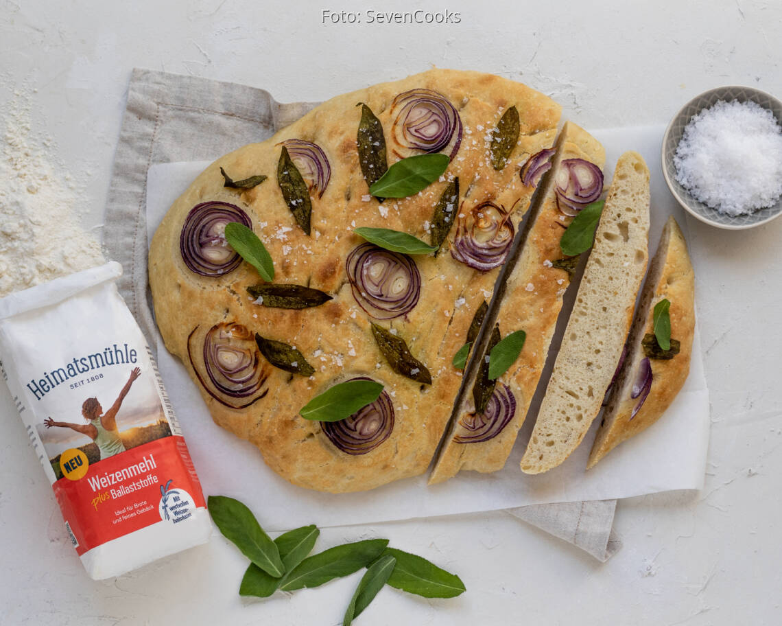 Vegetarisches Rezept: Focaccia mit Salbei und roten Zwiebeln 1