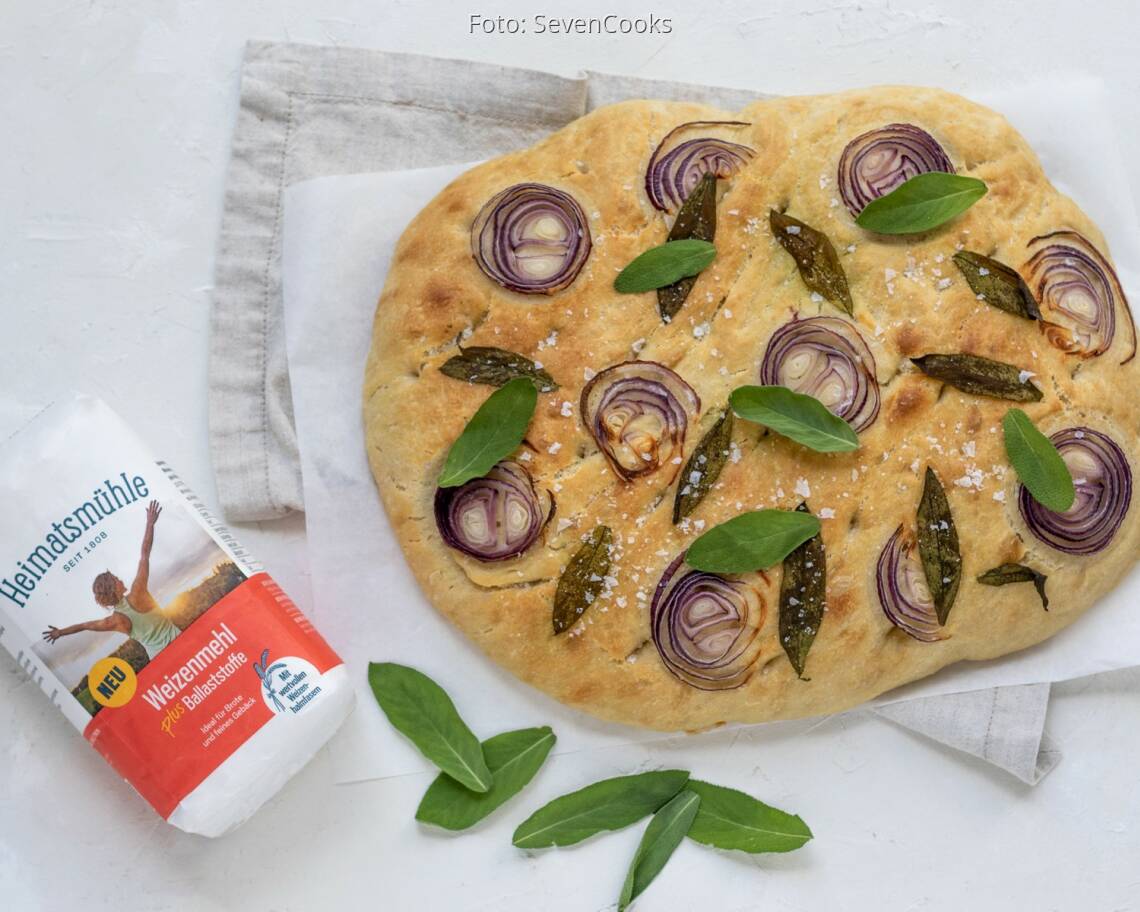 Vegetarisches Rezept: Focaccia mit Salbei und roten Zwiebeln 3