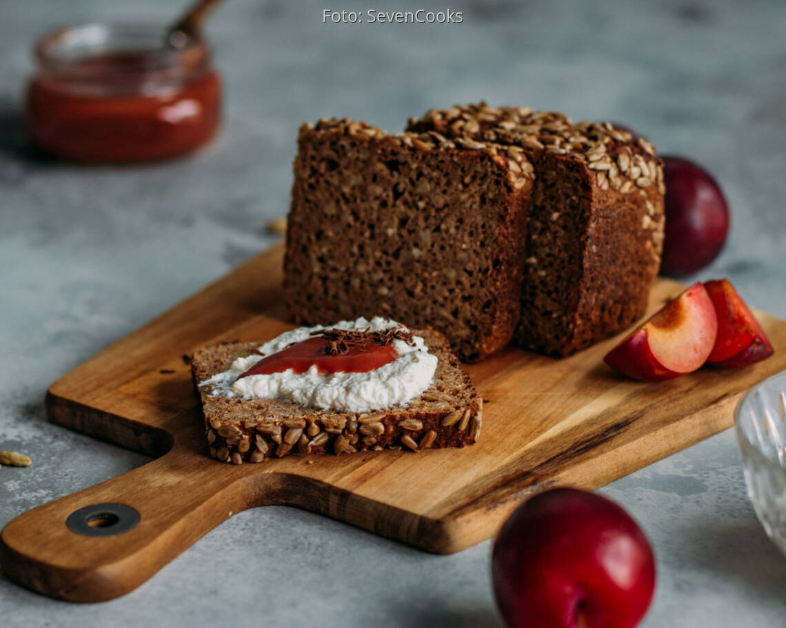 Vegetarisches Rezept: Frühstücksbrot mit Ricotta und Pflaumenmus