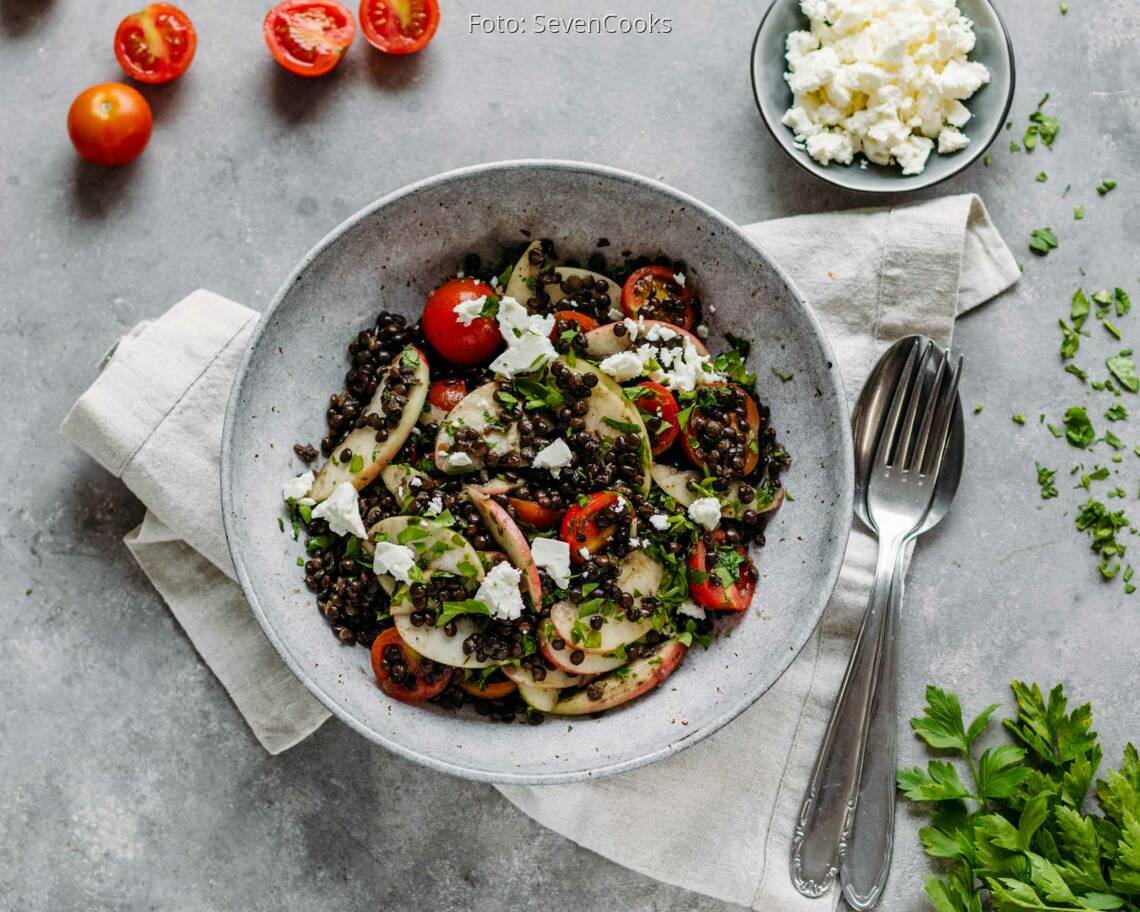 Vegetarisches Rezept: Fruchtiger Belugalinsensalat