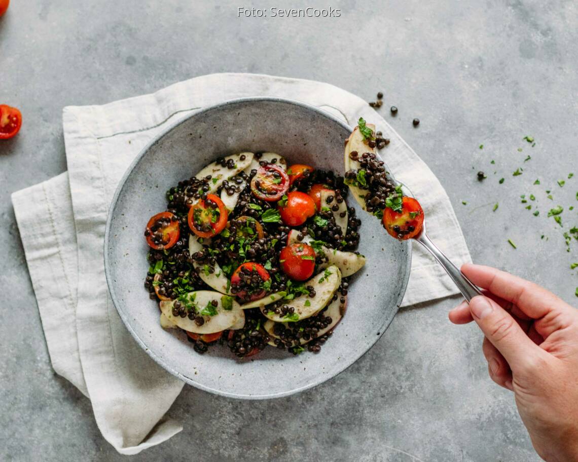 Vegetarisches Rezept: Fruchtiger Belugalinsensalat 3